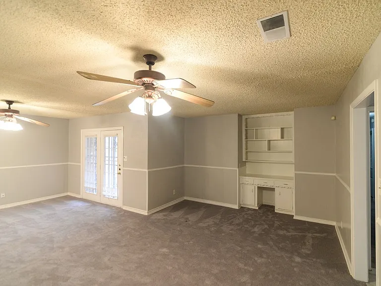 614 N Young Blvd — Photo 13