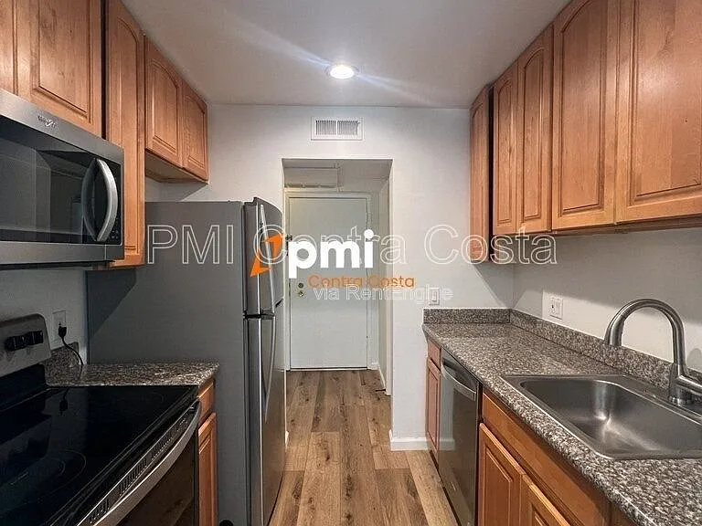 470 N Civic Dr #204 — Photo 6