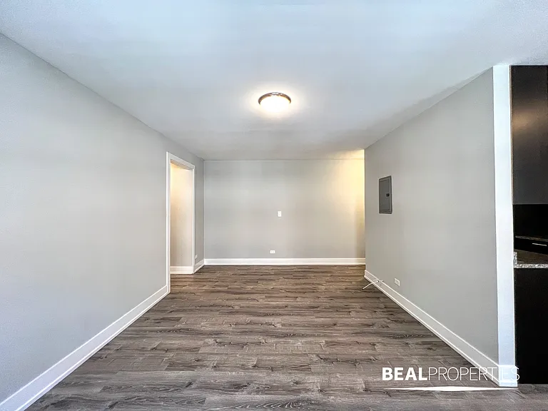 530 W Surf — Photo 34