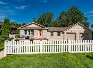10 Laurel Rd, Kings Park, NY 11754