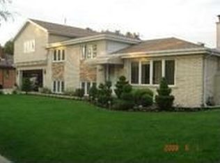 8325 Lavergne Ave, Burbank, IL