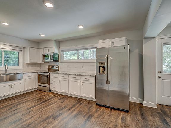 Kitchen (Side Entrance)