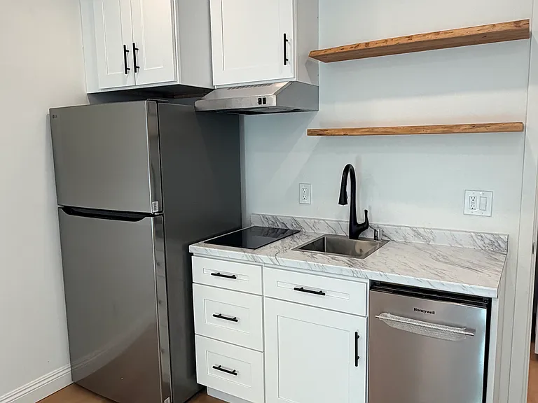 1429 Santa Rosa St #1 — Photo 2