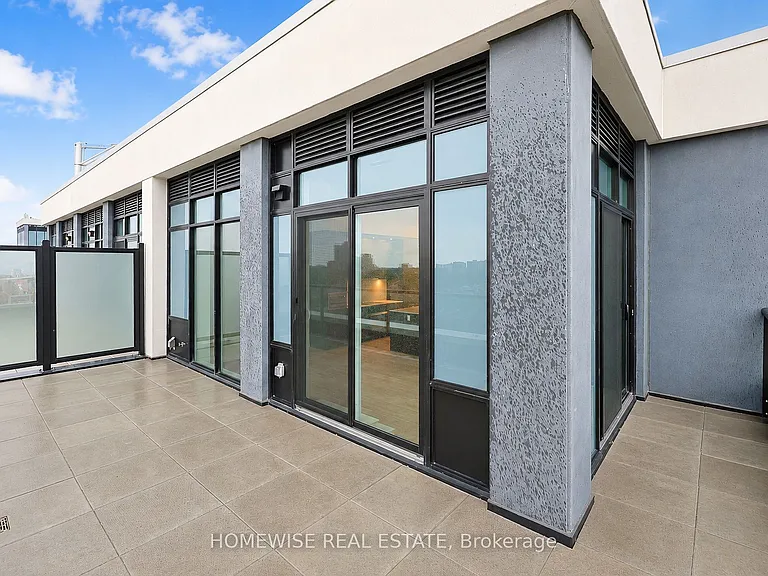 858 Dupont St #Penthouse 28 — Photo 30