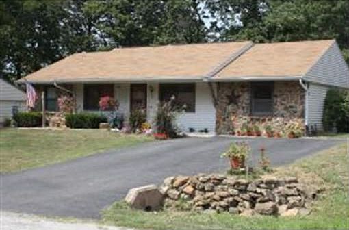 1st image of 380 S Poplar Dr