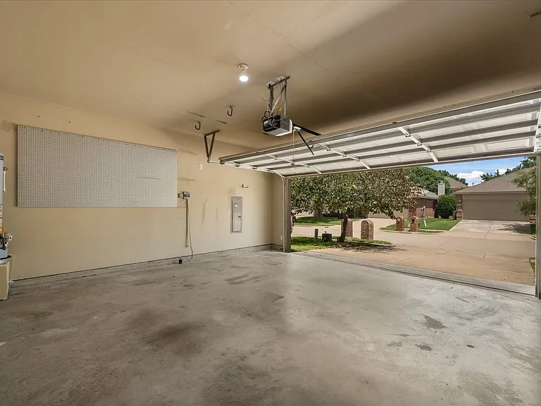 5817 Quicksilver Dr — Photo 23
