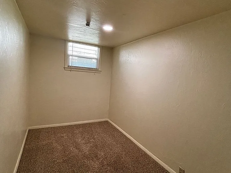 533 Wayne Ave — Photo 9