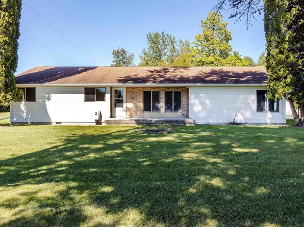 215 E Saginaw Rd, Sanford, MI 48657