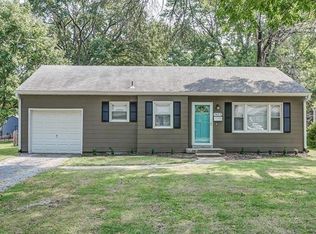 5435 Cedar St, Roeland Park, KS 66205