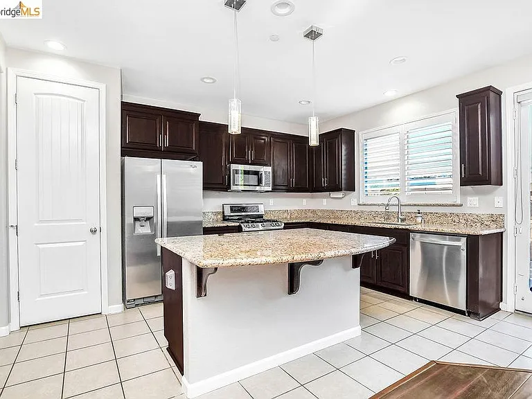 1354 Portofino Dr — Photo 3