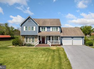 31 Fieldstone Dr, Bunker Hill, WV 25413