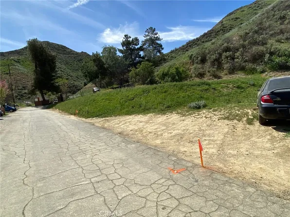 28909 Paradise Rd, Val Verde, CA 91384