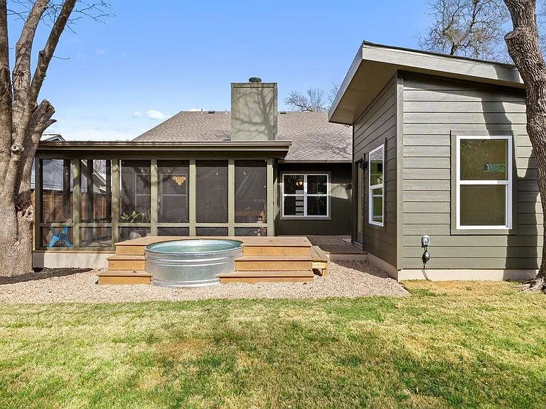 8202 Cache Dr — Photo 27