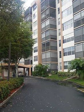 2nd image of 1100 Saint Charles Pl APT 713