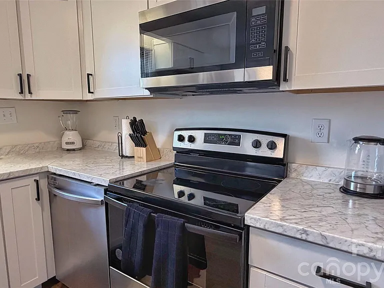 6314 Old Pineville Rd #B — Photo 7