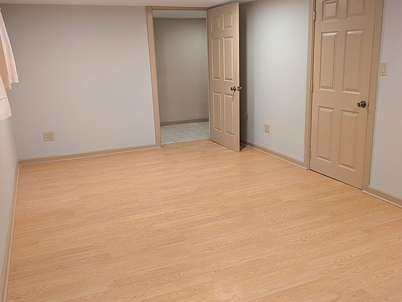 4th image of 155 Lower Notch Rd