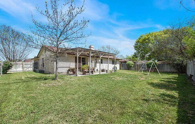 9226 Cliff Way St — Photo 4