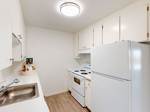 2nd image of 402 Alameda Del Prado #402N