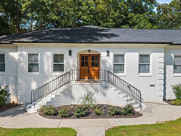 3rd image of 108 Scotland Ct