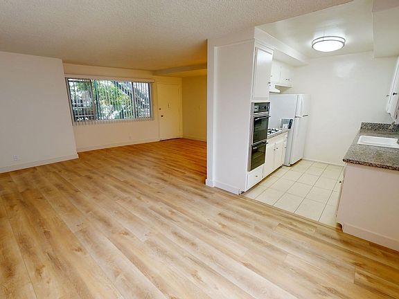 5th image of 337 N Palm Dr #9