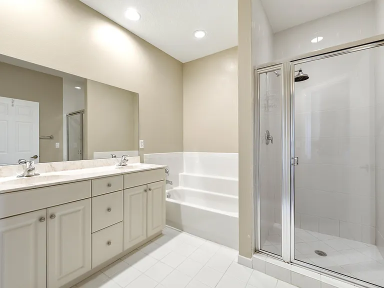556 Marbella Cir — Photo 14