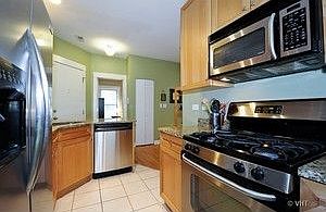 5th image of 3056 W Sunnyside Ave #1