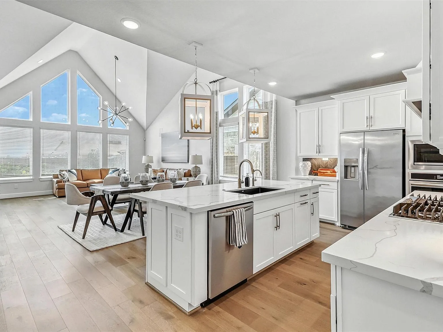4 bed, 3.0 bath, 2415 sqft, $4,800 — Photo 3