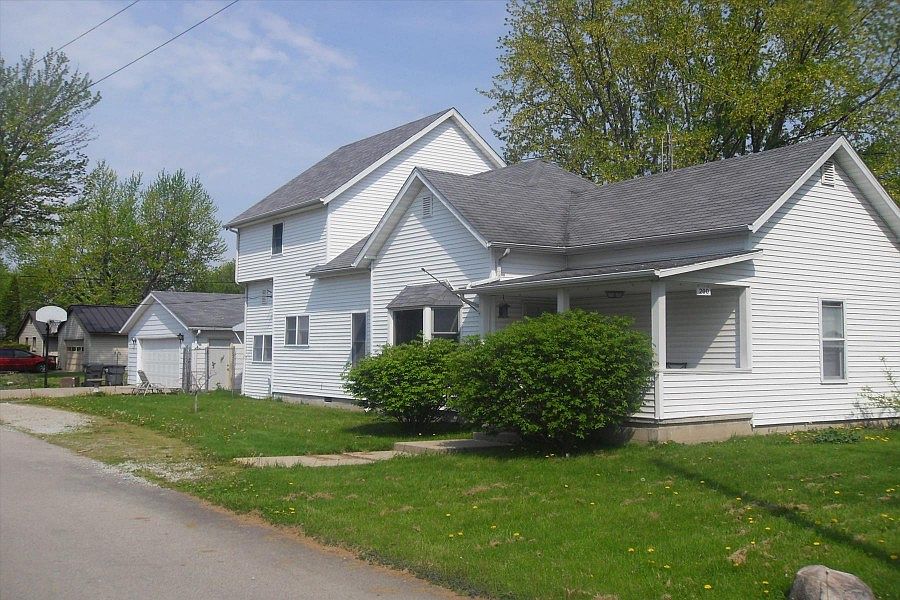 1st image of 200 N Parker Ave