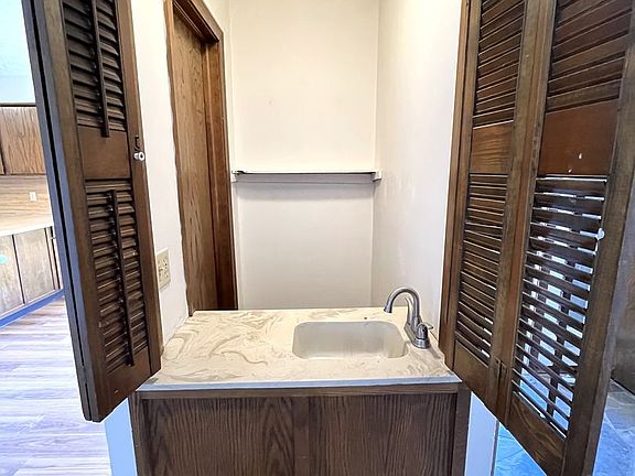 4th image of 3815 Lynnbrook Cir