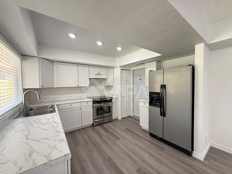 8007 Lake Frst — Photo 8