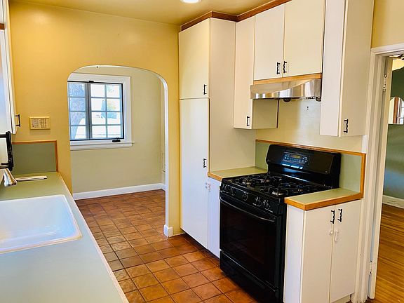 3rd image of 2204 Bancroft St