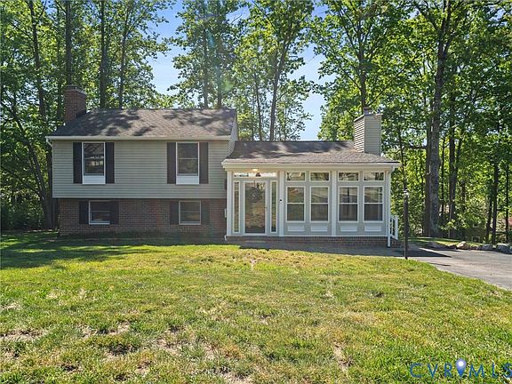 2nd image of 10903 Newlands Ave