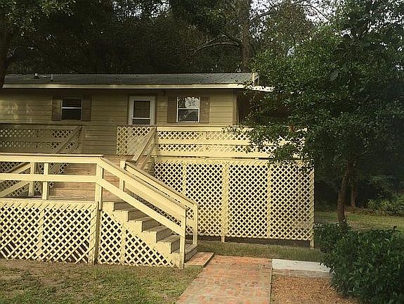2nd image of 422 Live Oak Ln