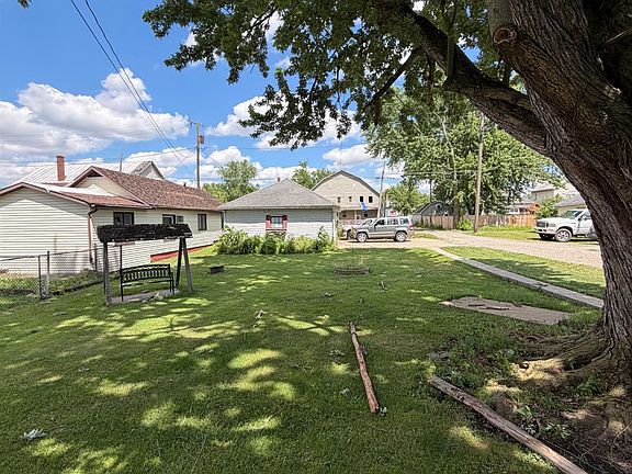 4th image of 211 Woodbine St