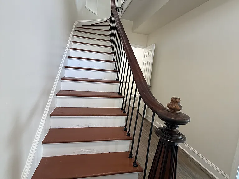 260 W Lincoln Hwy — Photo 1