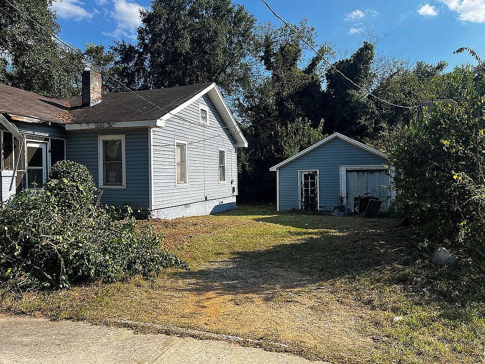 2nd image of 526 Nelson St