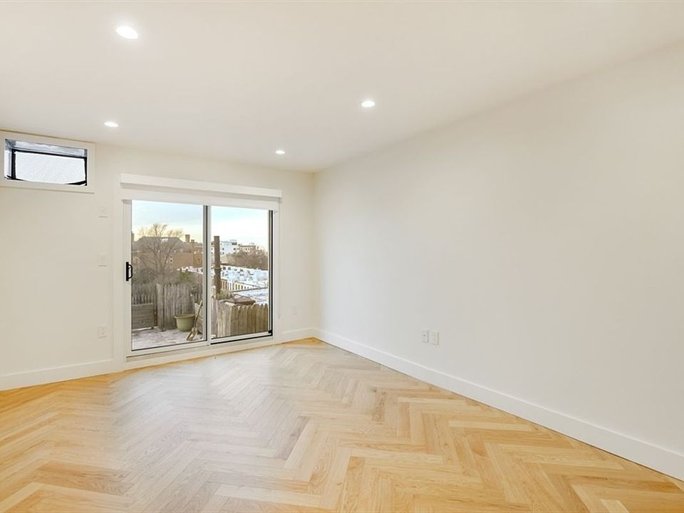 1st image of 185 Prospect Park W