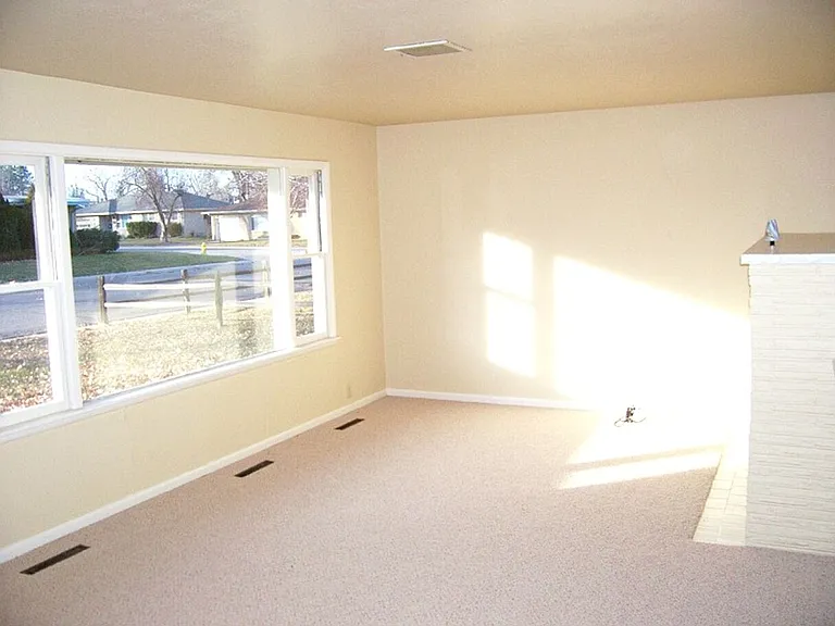1101 Broadview Pl — Photo 3