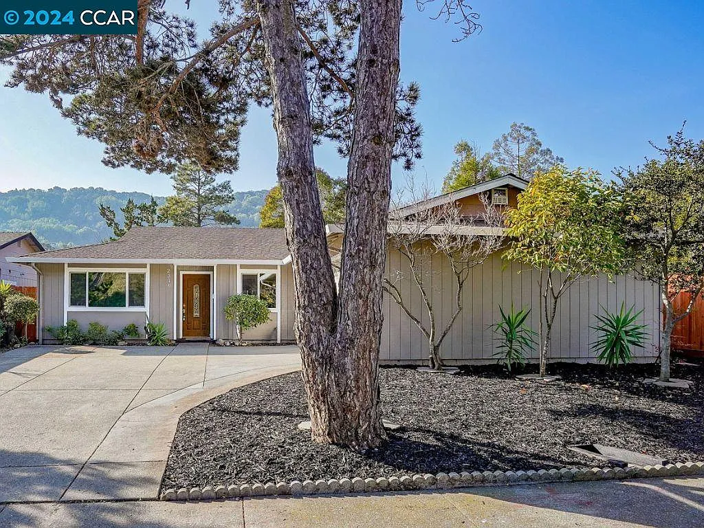 2310 Monte Vista Dr photo 1