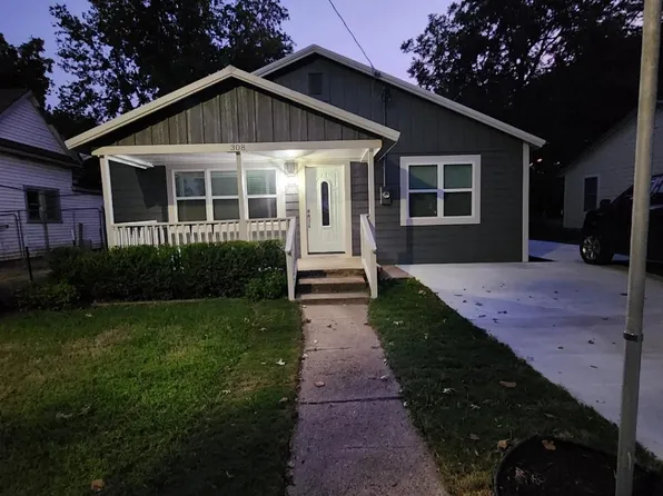 308 E Nelson St, Bowie, TX 76230