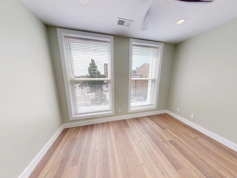 112 N Merchant St #201 — Photo 8