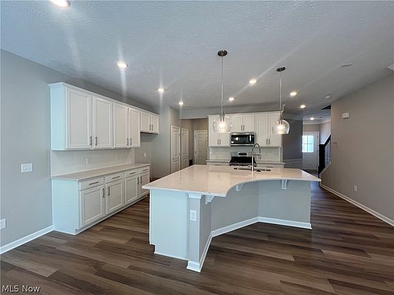 4th image of 702 Harbour Town Ct