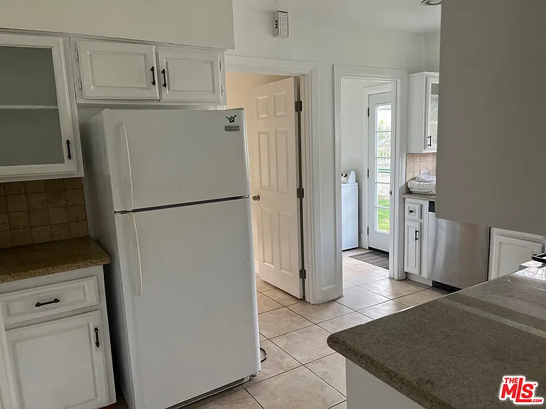 101 N La Peer Dr — Photo 12