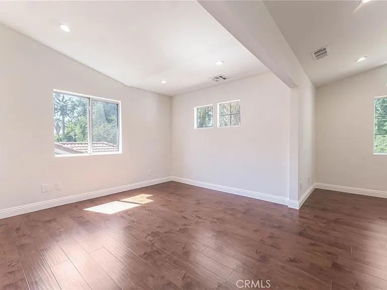 18808 Lull St — Photo 33