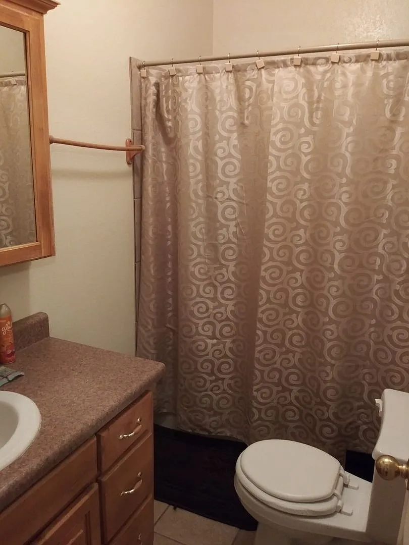 Modern town home with AC. 3/2. Covered, off-street parking, easy care yard. Ample kitchen. Lamina... — Photo 3
