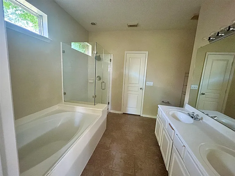 23 Tivoli Garden Ct — Photo 14