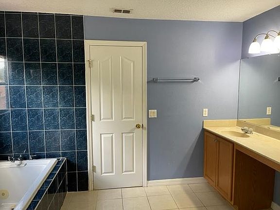 4th image of 456 Julliard Blvd