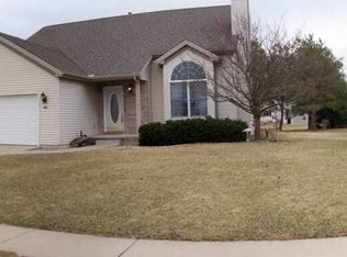 401 Jayne St, Heyworth, IL 61745