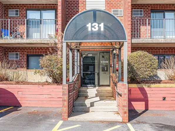 131 Franklin St APT 303, Stoneham, MA 02180