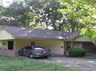 1311 Hooks St, Crockett, TX 75835